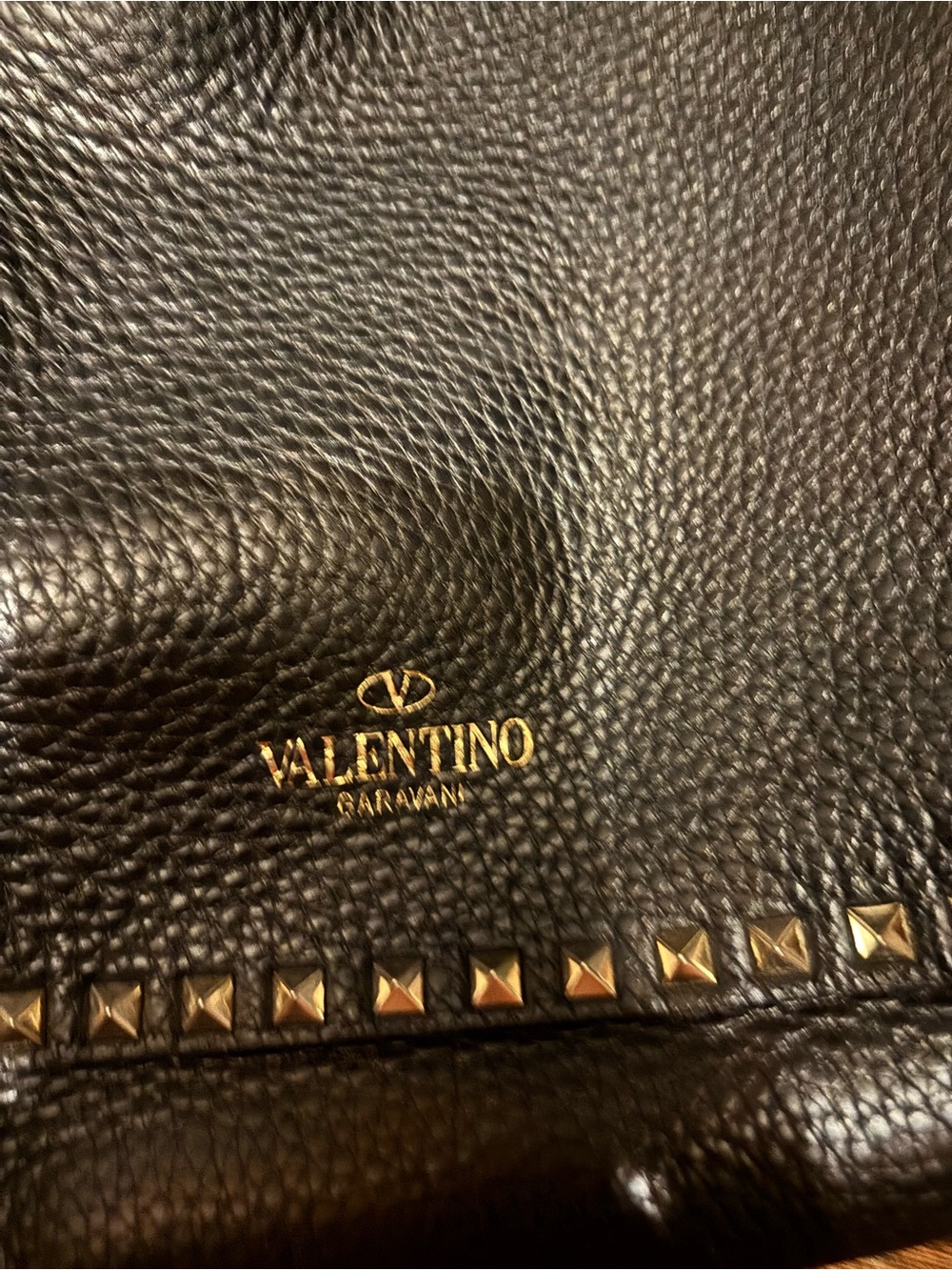 Valentino Garavani Black Pebbled Leather Shoulder Bag with Gold Rockstuds - Picture 16 of 16